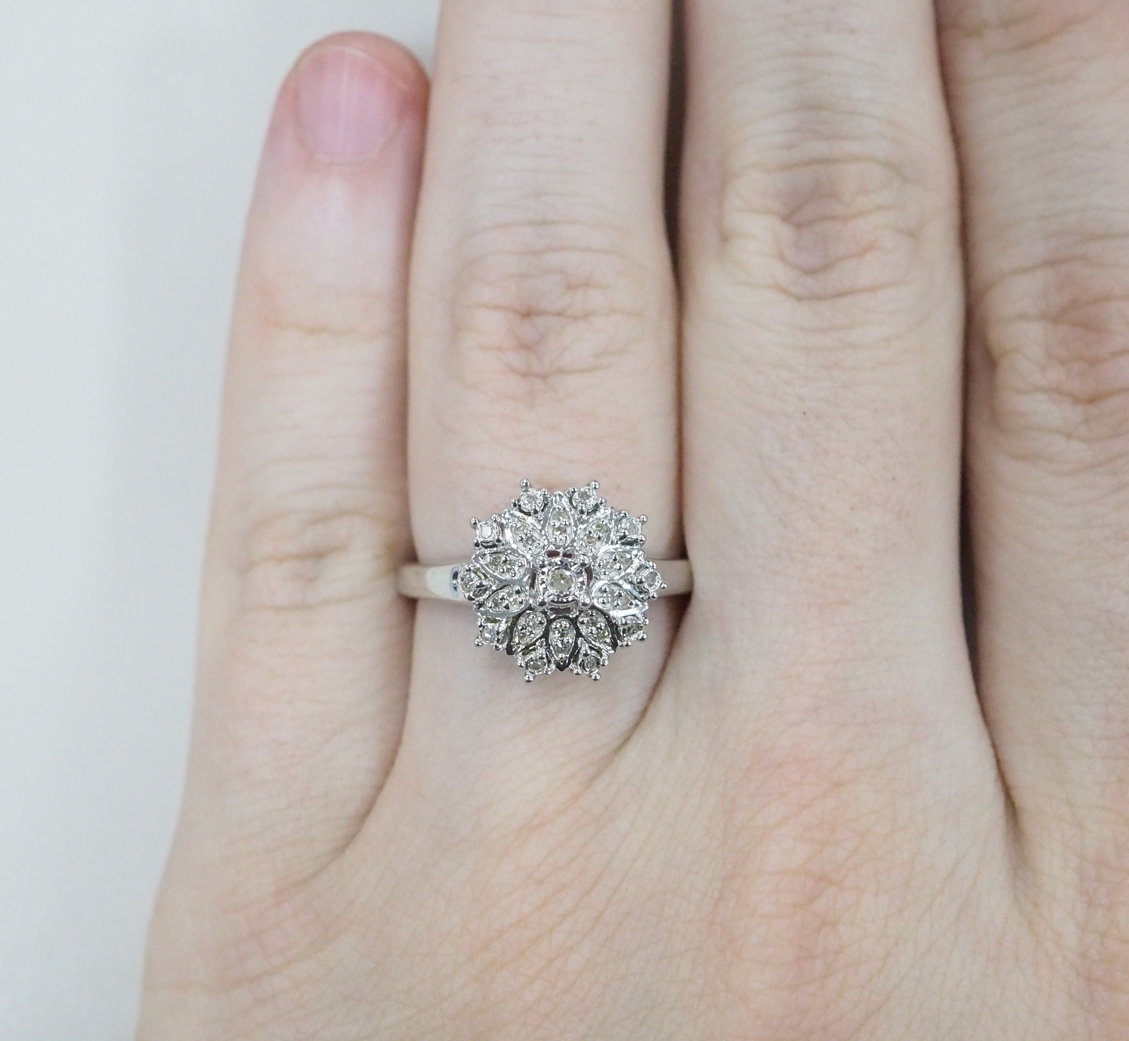 Серебряное кольцо с бриллиантами